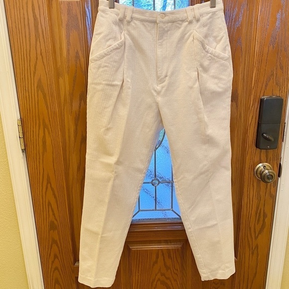 Eddie Bauer Vintage Corduroy High Rise Cream Womens Pleated Pants Measures Sz 8 - Picture 1 of 9